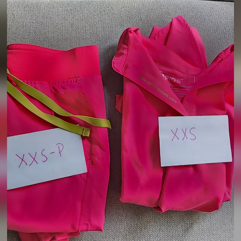 Figs hot pink XXS-P joggers/XXS top